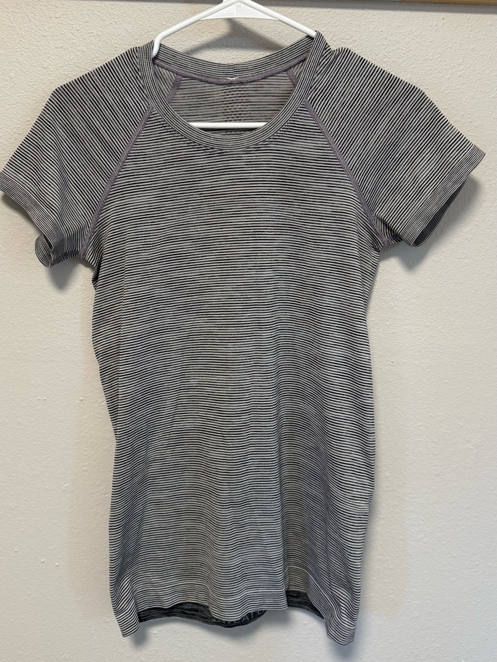 Lululemon swiftly short sleeve size 4 VGUC